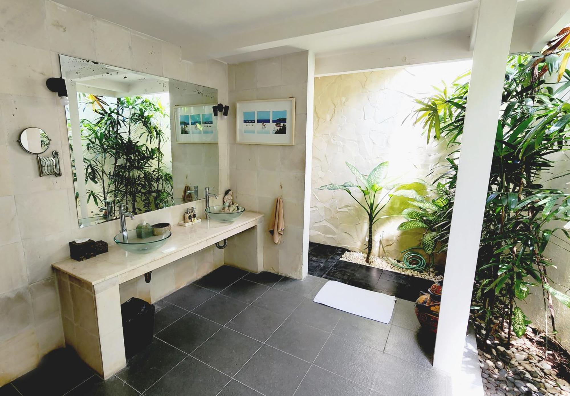 Taman Rahasia, Sitara Group